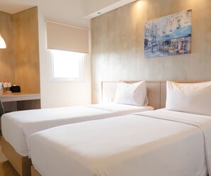 Desk, soundproofing, iron/ironing board, free WiFi - Swiss-Belexpress Cilegon (Cilegon)