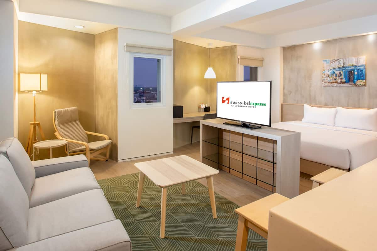 Express Studio | 2 bedrooms, desk, soundproofing, iron/ironing board