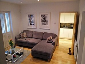 Apartment | Living area - 2-bed, Sleeps 4, Garden (London)