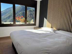 4 habitaciones, escritorio, tabla de planchar con plancha y wifi gratis 