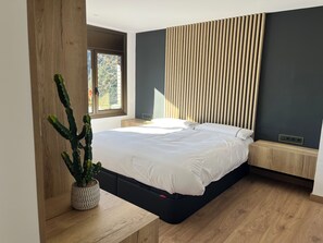 4 habitaciones, escritorio, tabla de planchar con plancha y wifi gratis 