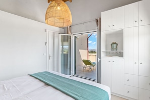 3 bedrooms, in-room safe, iron/ironing board, travel cot