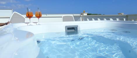 Presidential Suite | Private spa tub