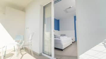 Doppia Deluxe, balcone | Minibar, postazione laptop, tende oscuranti, insonorizzazione