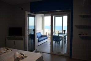 Minibar, laptop workspace, blackout drapes, soundproofing - Terrazze Naos (Agrigento)