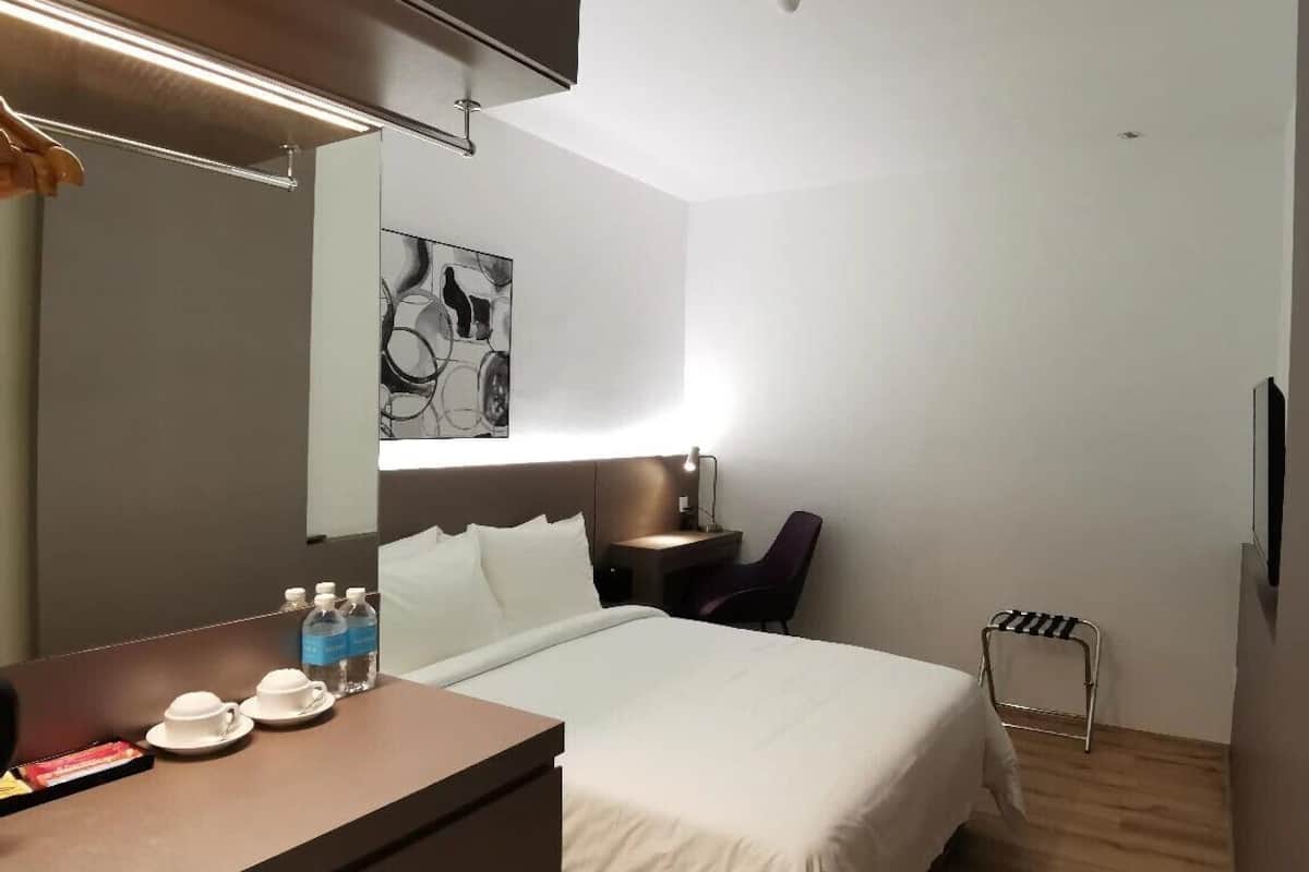 Chambre classique double | Literie hypoallergénique, décor unique, ameublement unique, bureau