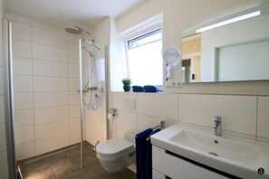 Refugium 4 | Badezimmer | Dusche, Haartrockner
