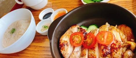 Alimentos y bebidas