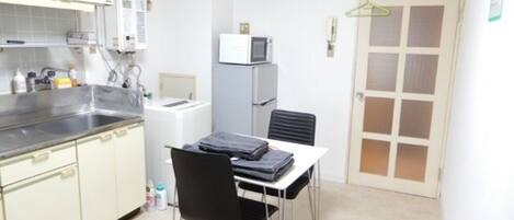 Fridge, microwave, stovetop, cookware/dishes/utensils