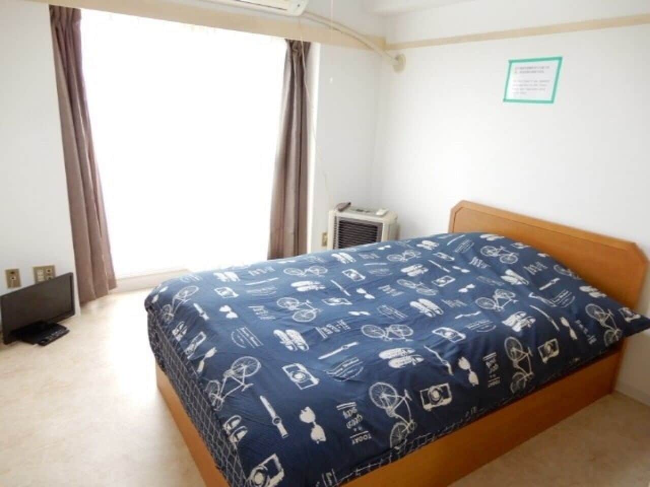 1 室のベッドルーム、デスク、WiFi (無料)、ベッドシーツ