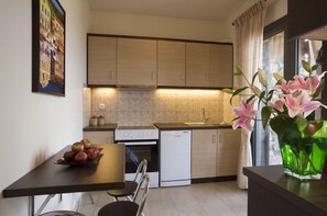 Kühlschrank, Ofen, Herdplatte, Geschirrspüler