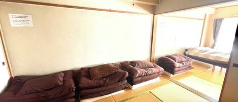 2 bedrooms, desk, free WiFi, bed sheets