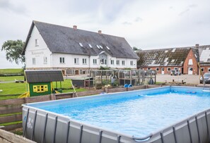 Piscine extérieure (ouverte en saison)