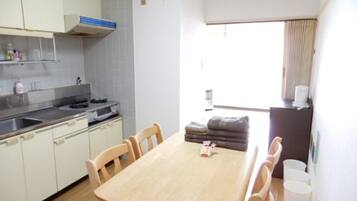 Fridge, microwave, stovetop, cookware/dishes/utensils