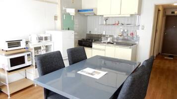 Fridge, microwave, stovetop, cookware/dishes/utensils