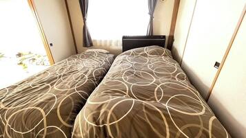 3 bedrooms, desk, free WiFi, bed sheets