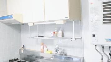 Fridge, microwave, stovetop, cookware/dishes/utensils