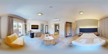 高级双人房 | 迷你吧、办公桌、笔记本电脑工作区、隔音