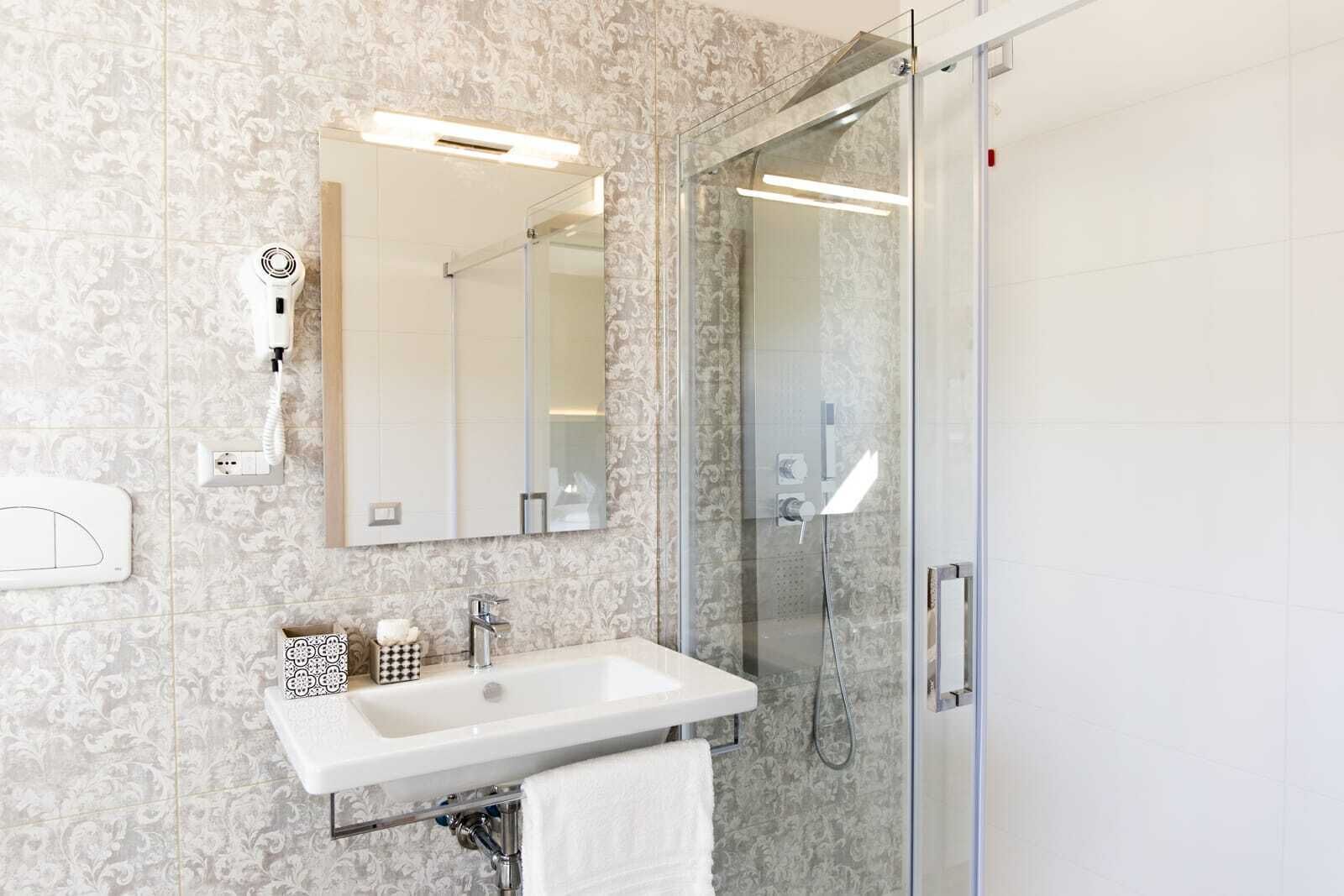 superior double or twin room | bathroom | shower, rainfall showerhead, hair dryer, bidet