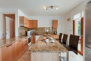 Frigorifero, forno, lavastoviglie, macchina per tè/caffè