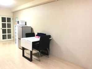 1 bedroom, desk, free WiFi, bed sheets