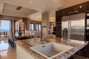Fridge, oven, dishwasher, coffee/tea maker