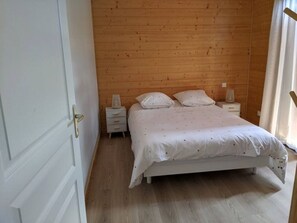 2 chambres, fer et planche à repasser, Wi-Fi gratuit, draps fournis