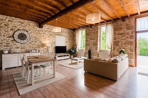 Living area - Les Sources (Saint-Félix-de-Foncaude)