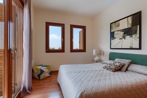 2 camere, ferro/asse da stiro, Wi-Fi gratuito, lenzuola