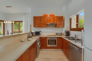 Fridge, oven, dishwasher, coffee/tea maker
