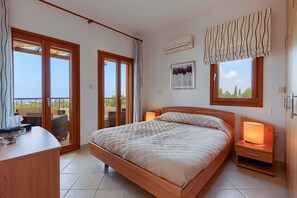 5 bedrooms, iron/ironing board, free WiFi, bed sheets
