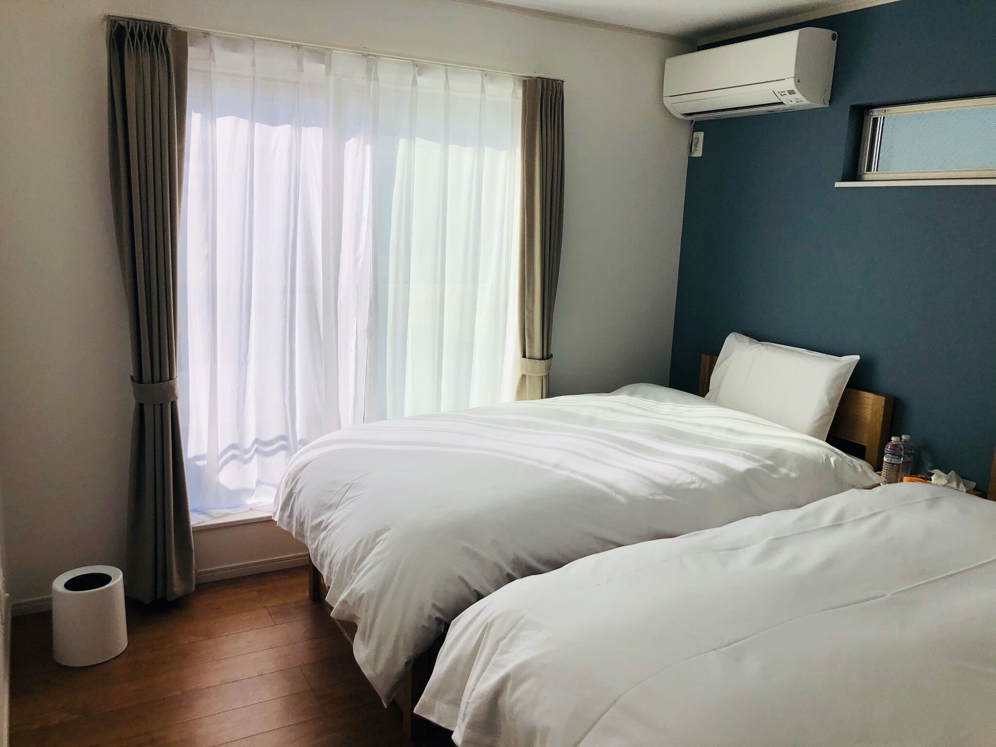 4 slaapkamers, een bureau, een strijkplank/strijkijzer, gratis wifi