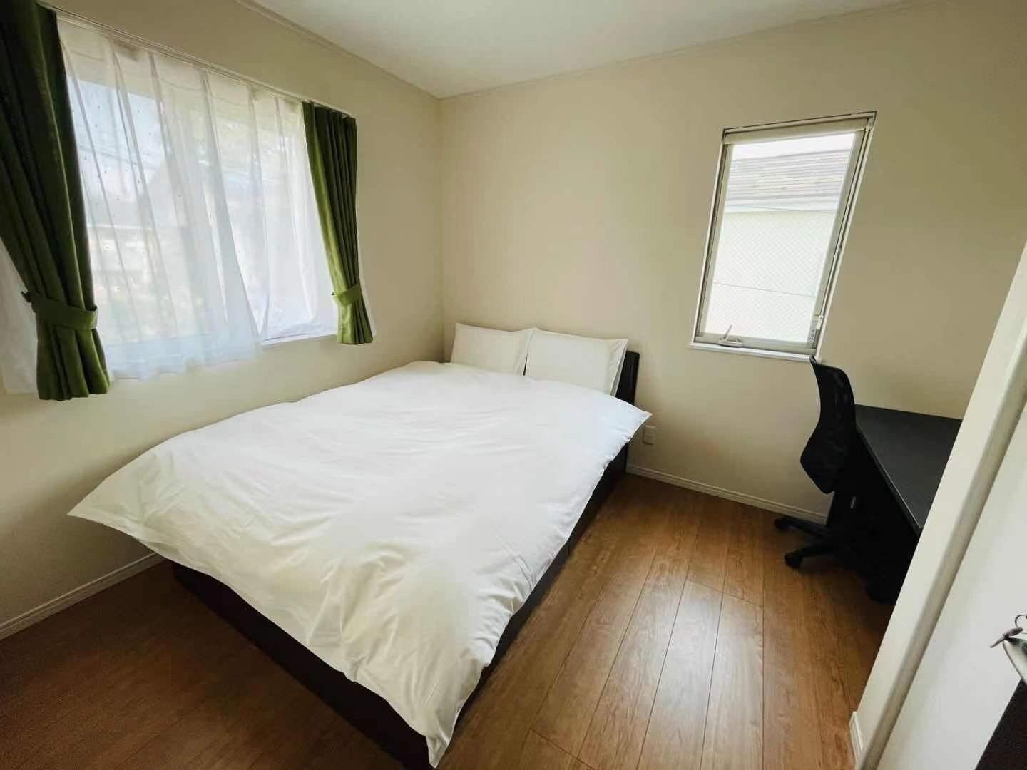 4 habitaciones, escritorio, tabla de planchar con plancha y wifi gratis 
