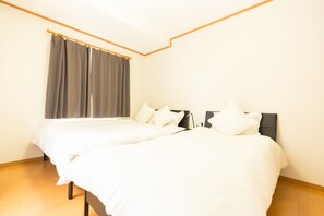 3 bedrooms, desk, free WiFi, bed sheets - 1 station from Hakata Station A whole detached ho / Fukuoka Fukuoka (Fukuoka)