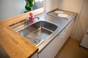 Fridge, microwave, stovetop, cookware/dishes/utensils