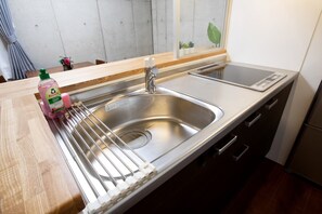 Fridge, microwave, stovetop, cookware/dishes/utensils
