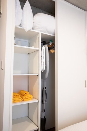 1 bedroom, desk, iron/ironing board, free WiFi