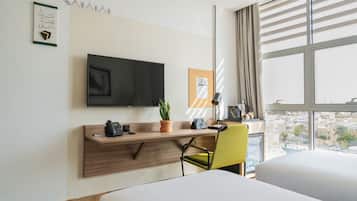 Habitación junior, 2 camas individuales | Caja fuerte, escritorio, sistema de insonorización y wifi gratis