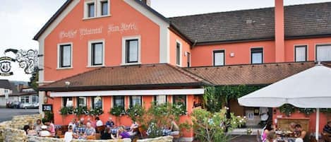 المنشأة من الخارج