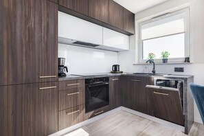 Køleskab, ovn, kogeplade, opvaskemaskine