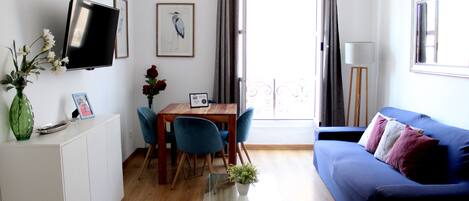 Lejlighed - 2 soveværelser (3I) | Opholdsområde | Fladskærms-tv