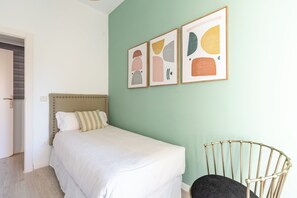 Apartment, 2 Bedrooms | Iron/ironing board, free cribs/infant beds, free WiFi, bed sheets - Apartments Ole - Tetuan (Seville)