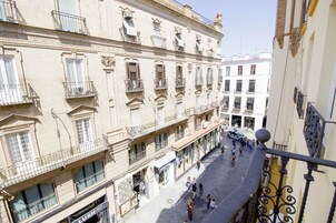 Apartment, 2 Bedrooms (2D) | Street view