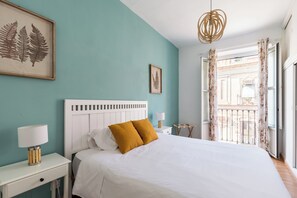 Iron/ironing board, free cots/infant beds, free WiFi, bed sheets - Apartments Ole - Tetuan (Seville)