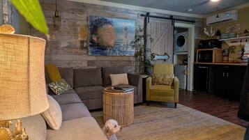 TV connectée, lecteur de DVD, livres, chaßne hi-fi