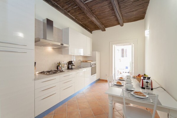 Frigorifero, forno, lavastoviglie, macchina per tè/caffè