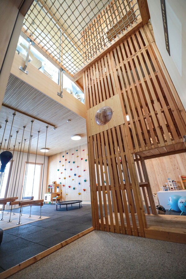 Children's play area - indoor - AVES Hotel Savognin (Surses)