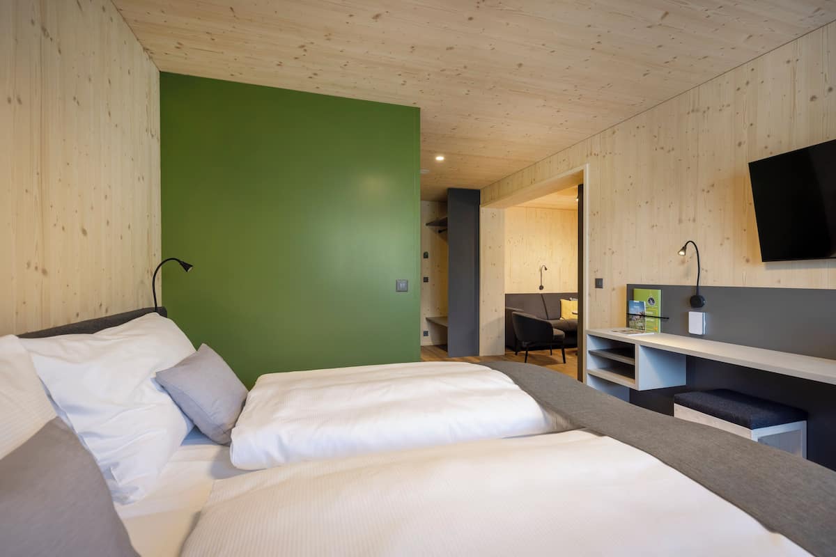 Lifestyle Family Riverside | Zimmersafe, laptopgeeigneter Arbeitsplatz, Verdunkelungsvorhänge