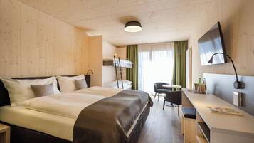 Friends & Family | Safe på rommet, skrivebord for bærbar PC og blendingsgardiner