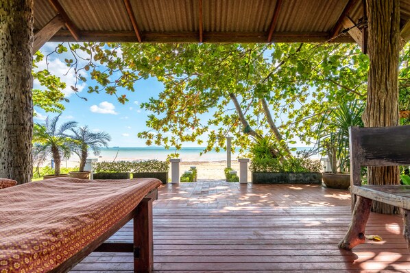 Piman Pu Villa - 2 King Bed (with A/C) + 1 Double Bed (with fan) | Beach/ocean view